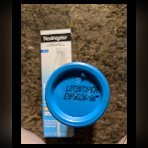 (4) NEUTROGENA FF HYDRO BOOST WATER CREAM, HAND CREAM, TONER, SPF 50 FF MOIST - Picture 3 of 6